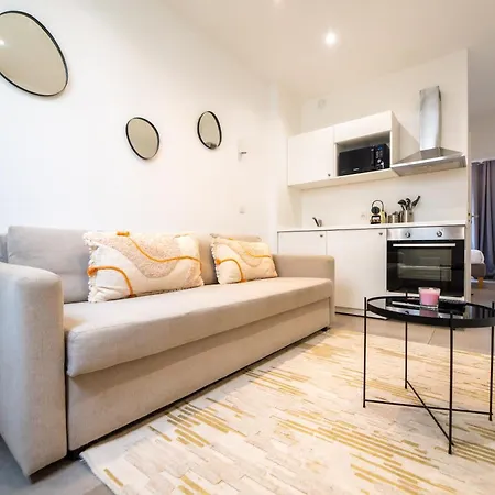 In - East Apartment *